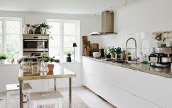 Tour Annika’s modern family home in a traditional farmhouse in Sweden