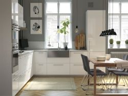 A modern, and airy kitchen with wooden details – IKEA